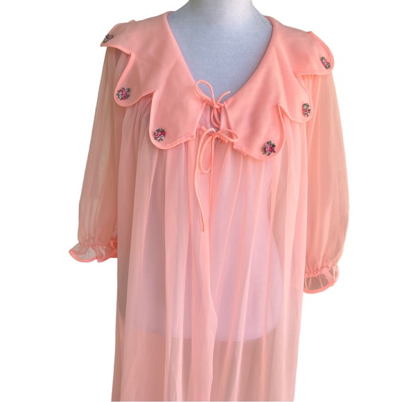 Vintage Pink 60’s Bathrobe Robe Pegnoir Floral accents full cut size Large - Picture 1 of 15